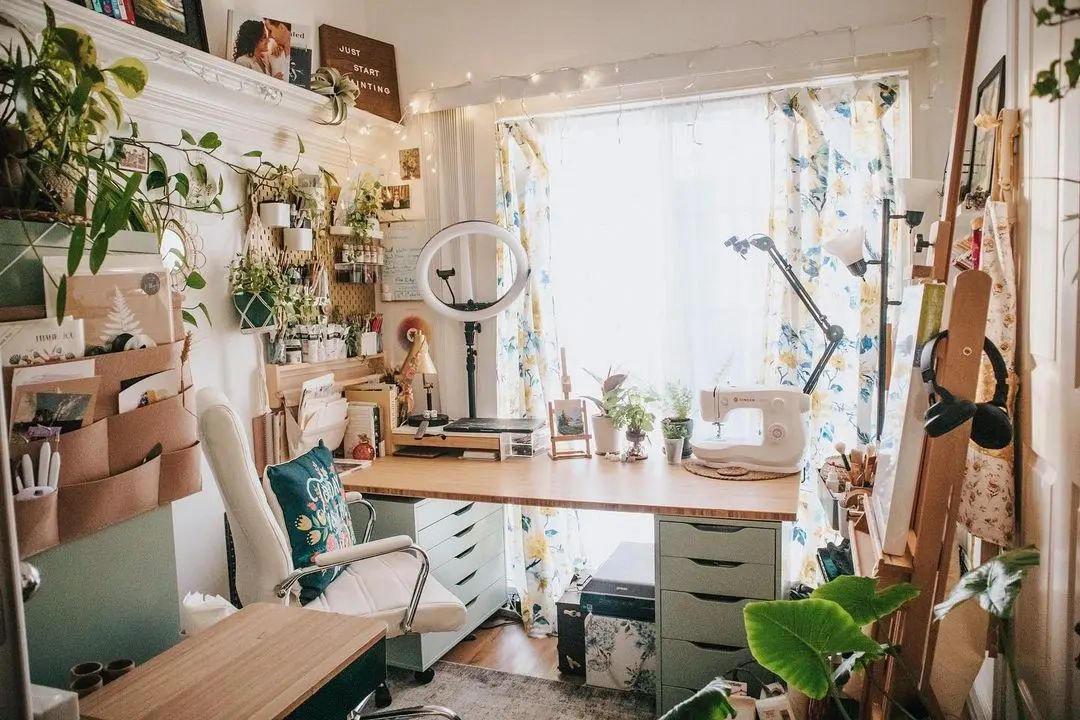 Best Craft Rooms #craftrooms - Reposted from #kkhrysty_fine_art Video tour and a glimpse into my mak