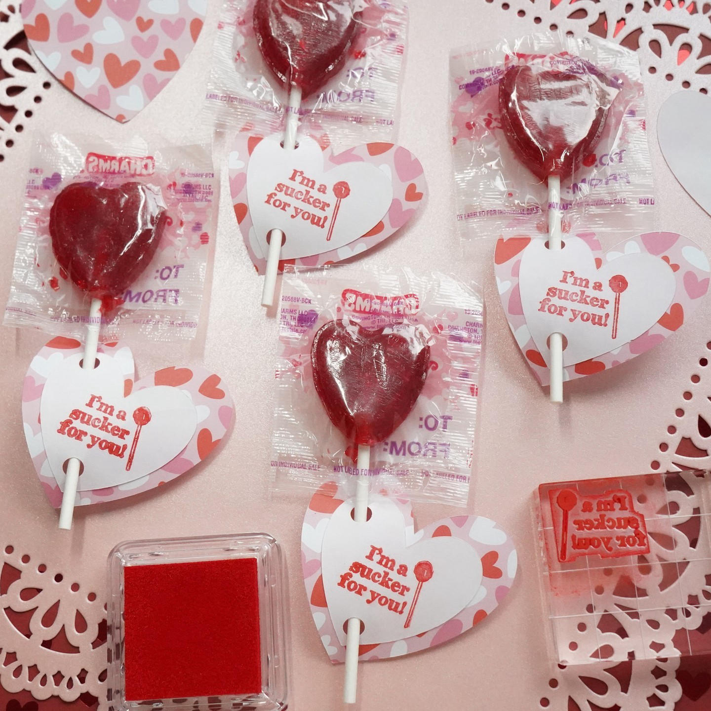 VALENTINE'S DAY INSPIRATION⁠⁠These classic lollipop notes can be right at home with some stamps and